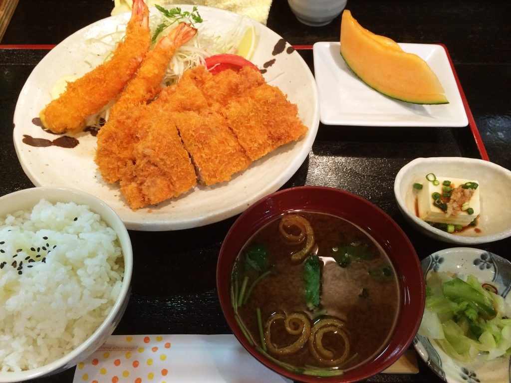 串よしのチキン・エビフライ定食 @名古屋市西区浄心