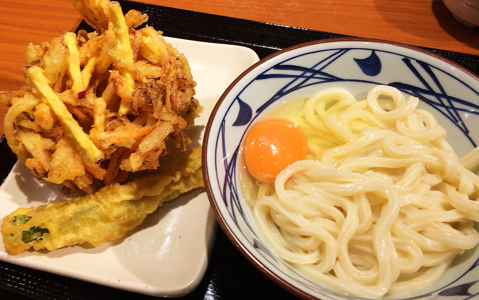 丸亀製麺 稲沢店 の釜玉うどんとかき揚げ 稲沢 ひとりめし食います 名古屋のお値打ちなランチを紹介するブログ