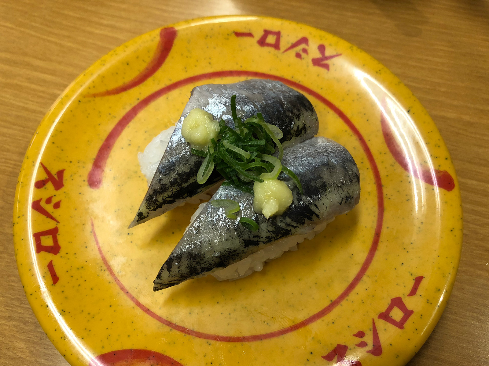 「スシロー清須古城店」の濃厚えび味噌ワンタンメンとお寿司 @西枇杷島
