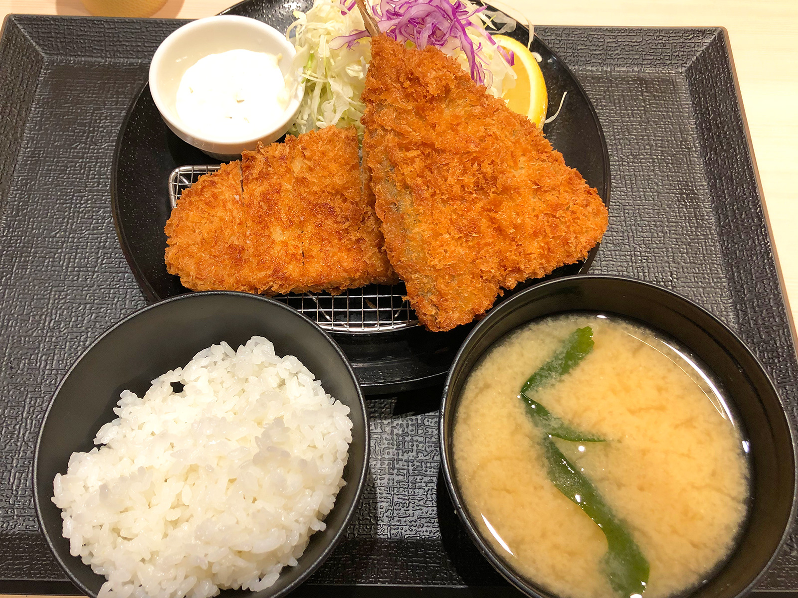 「松のや清須店」のロースかつ&アジフライ定食 @清須市西枇杷島