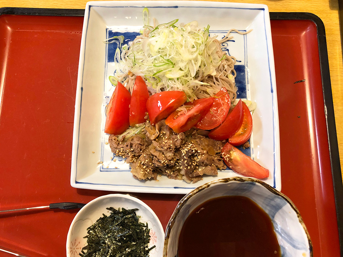 「和食麺処サガミ新川店」のごろごろトマトの肉ねぎそば @清須市星の宮