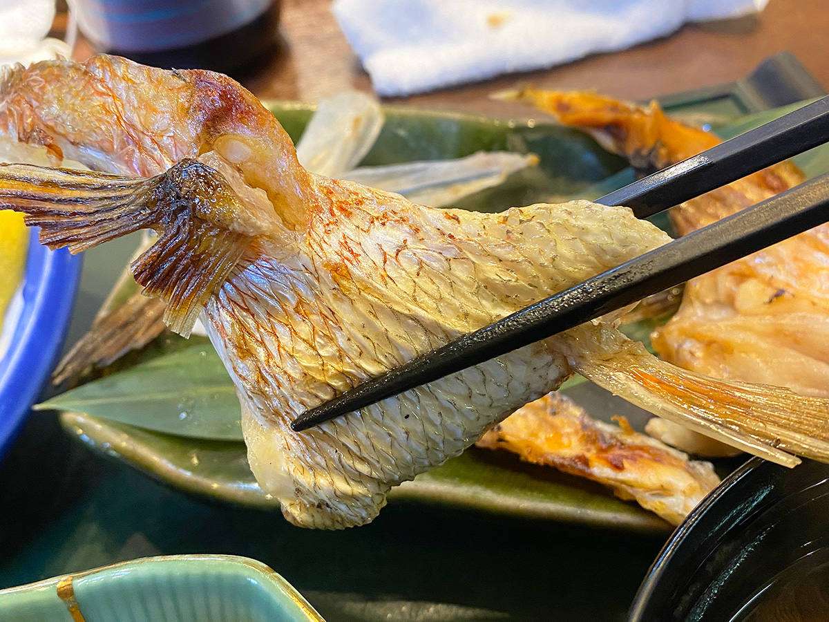「海鮮居酒屋 まる重」の鯛の竜田揚げとカマ塩焼きのランチ @名古屋市北区中切町