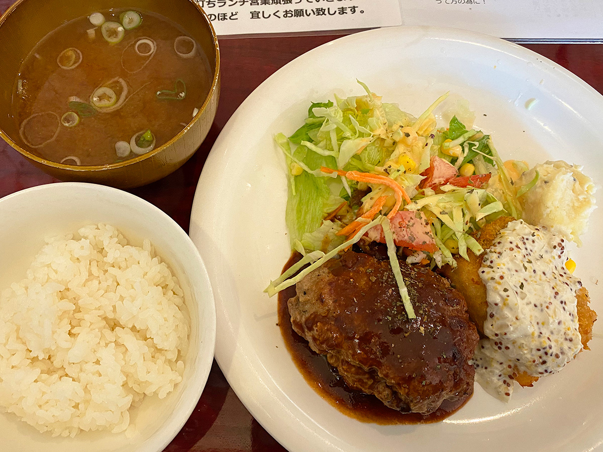 「ワイン食堂ウキネ」のハンバーグと白身フライの定食 @名古屋市西区庄内通