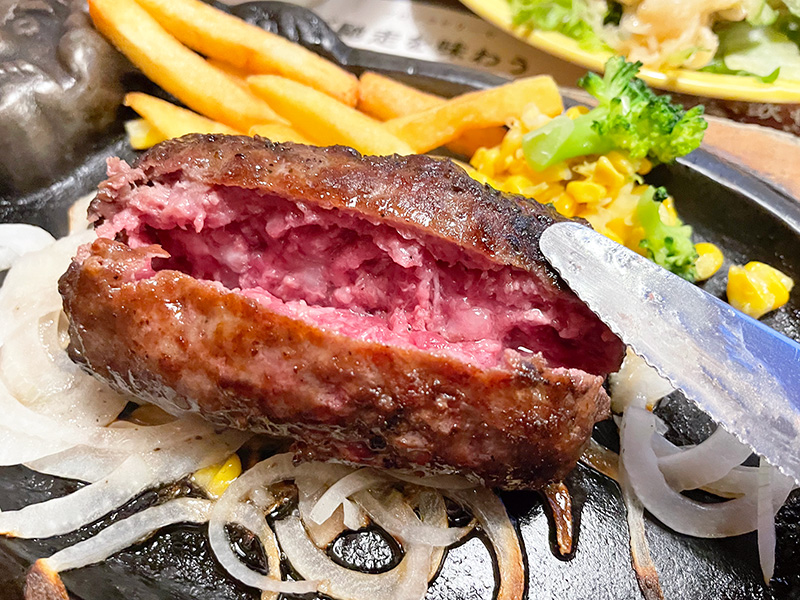ワイルドな食感と旨みがすごい！「ブロンコビリー」の炭焼き黒毛和牛ハンバーグ @清須市