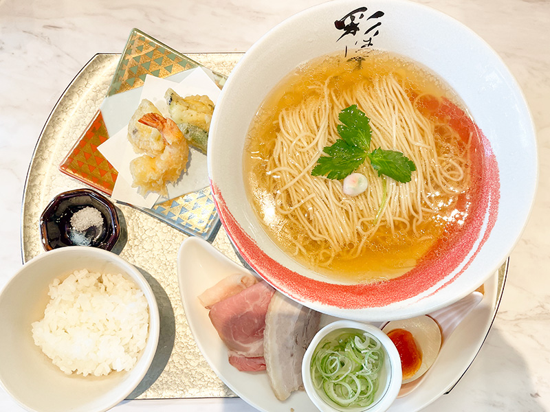 すっきり繊細なスープがうんまい！「彩はにほへと」の中華そば（白）天ぷら付き @名古屋市西区